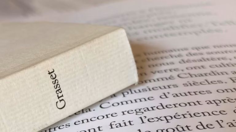 Séisme chez Grasset : Quand les auteurs font front contre l’empire