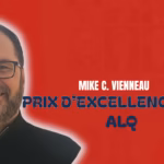 Portrait de Mike C. Vienneau, un homme barbu portant des lunettes, sur un fond rouge vif. Le texte à droite indique « PRIX D'EXCELLENCE 2026 ALQ ». Le logo de « Littéraca » est visible dans le coin supérieur gauche, et des visages estompés apparaissent en filigrane à l'arrière-plan.